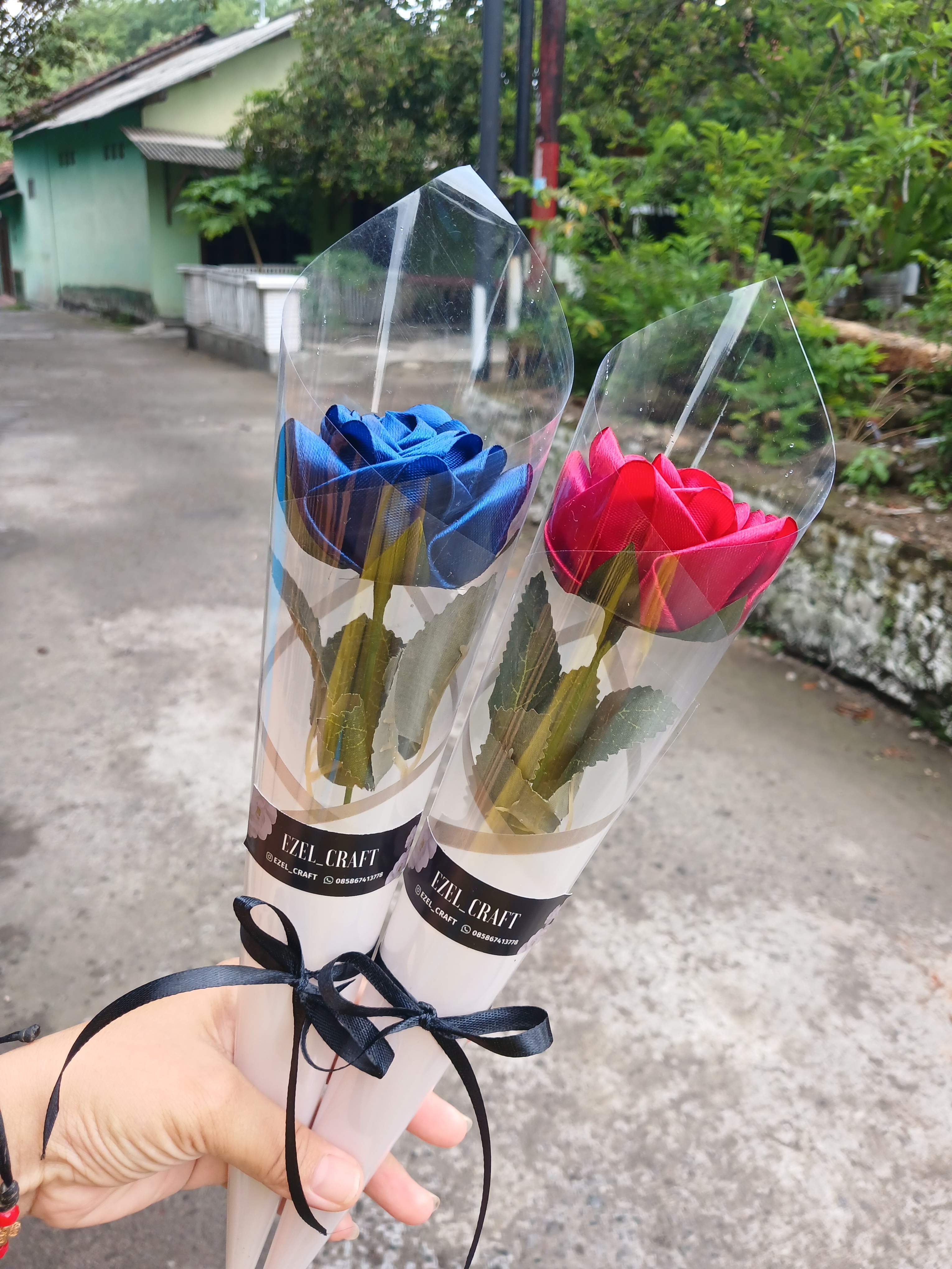 Buket bunga satin B